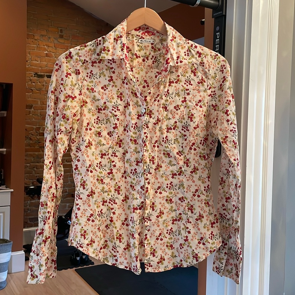 Light linen floral button down size m